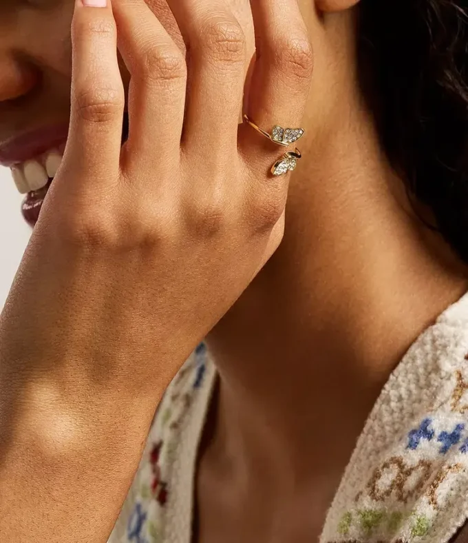 Anillo apilable Sutton Pavé Butterfly en acero inoxidable dorado Anillo apilable Sutton Pavé Butterfly en acero inoxidable dorado