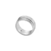 Anillo con banda de acero inoxidable con textura moleteada a máquina Anillo con banda de acero inoxidable con textura moleteada a máquina
