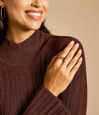 Anillo de acero inoxidable tricolor con eslabones entrelazados Harlow