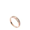 Anillo de banda de acero inoxidable en tono oro rosa Sutton Hearts To You Anillo de banda de acero inoxidable en tono oro rosa Sutton Hearts To You