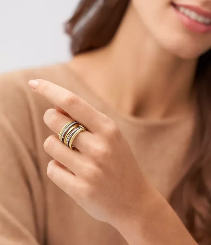 Anillo Prestack de acero inoxidable de dos tonos con textura lineal Harlow Anillo Prestack de acero inoxidable de dos tonos con textura lineal Harlow
