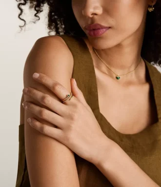 Anillo Sutton Modern Meadows con corazón de malaquita reconstituida