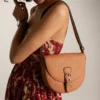 Bolso bandolera grande con solapa de cuero Everleigh Bolso bandolera grande con solapa de cuero Everleigh