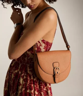 Bolso bandolera grande con solapa de cuero Everleigh