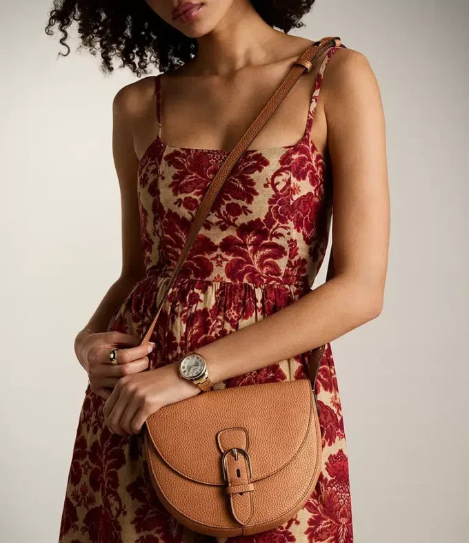 Bolso bandolera grande con solapa de cuero Everleigh Bolso bandolera grande con solapa de cuero Everleigh