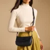 Bolso bandolera pequeño de piel Jolie Bolso bandolera pequeño de piel Jolie