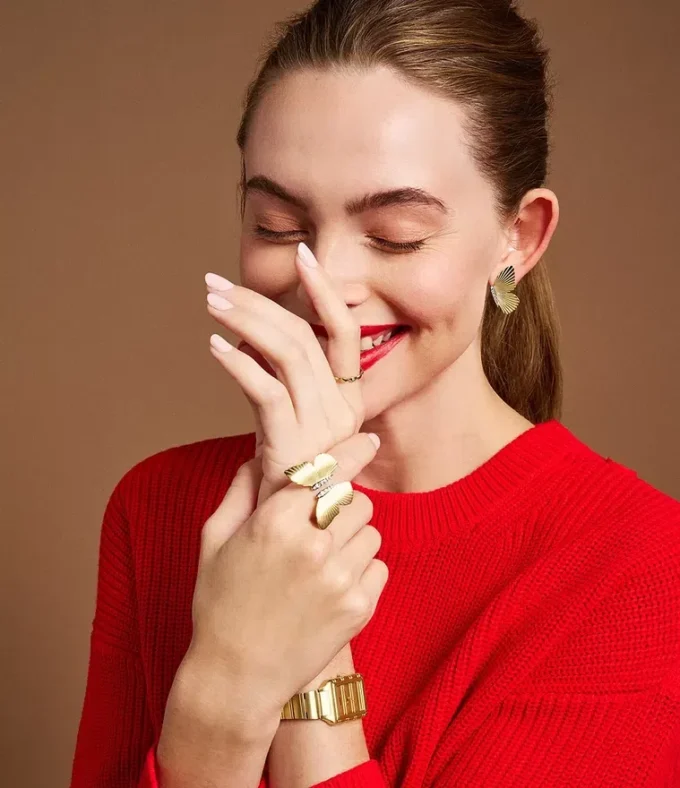 Colección Sutton Butterfly Anillo central focal de acero inoxidable dorado Colección Sutton Butterfly Anillo central focal de acero inoxidable dorado
