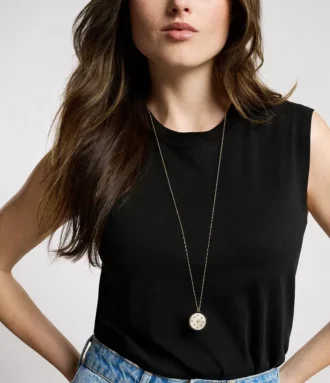 Collar con colgante clásico de nácar y acero inoxidable dorado Merrit