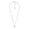 Collar con colgante de acero inoxidable plateado y nácar atemporal de Merrit Collar con colgante de acero inoxidable plateado y nácar atemporal de Merrit