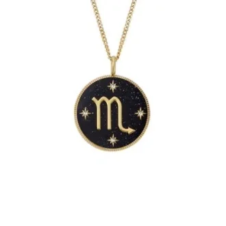 Collar con colgante de arenisca negra y acero inoxidable dorado del signo zodiacal Escorpio Sutton