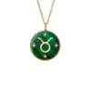 Collar con colgante de malaquita verde y acero inoxidable dorado del signo zodiacal Tauro Sutton