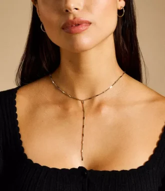 Collar Ellis All Stacked Up en acero inoxidable dorado con cuello en Y
