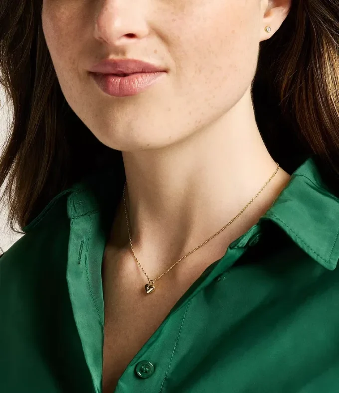 Conjunto de regalo de collar y aretes de acero inoxidable dorado con forma de corazón Sadie Conjunto de regalo de collar y aretes de acero inoxidable dorado con forma de corazón Sadie
