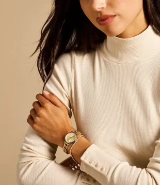 Conjunto de reloj y brazalete Carlie de acero inoxidable dorado con tres agujas