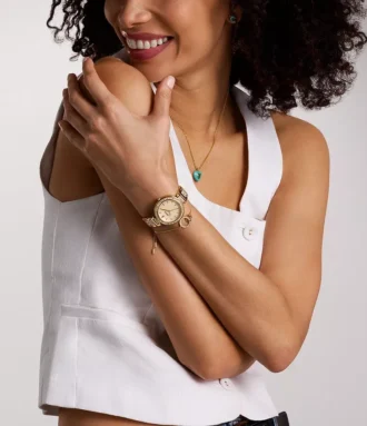Conjunto de reloj y brazalete Karli de tres agujas en tono dorado Conjunto de reloj y brazalete Karli de tres agujas en tono dorado