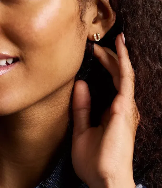 Pendientes de botón de acero inoxidable dorado con forma de herradura Sutton Pendientes de botón de acero inoxidable dorado con forma de herradura Sutton