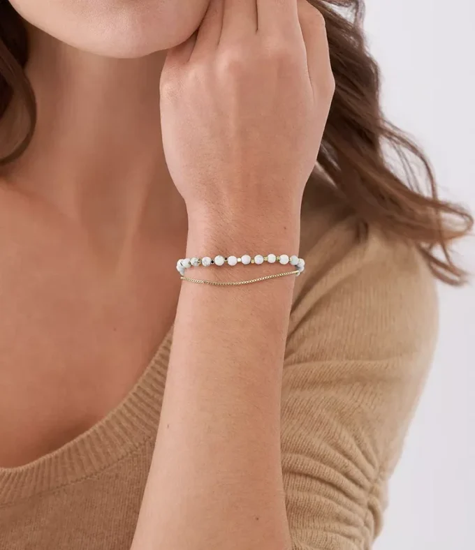 Pulsera de cuentas con cadena de howlita apiladas Pulsera de cuentas con cadena de howlita apiladas