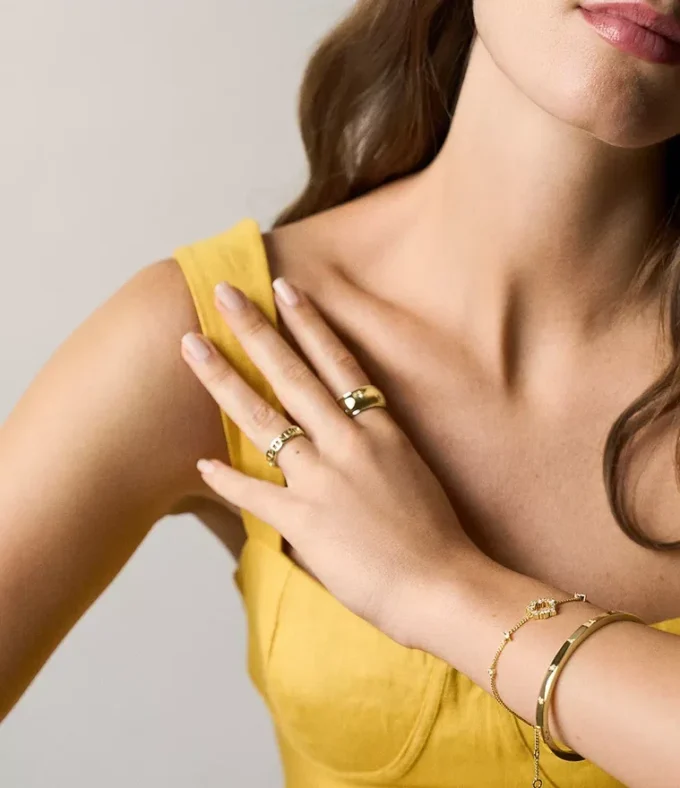 Pulsera Ellis de latón dorado con formas mixtas Pulsera Ellis de latón dorado con formas mixtas