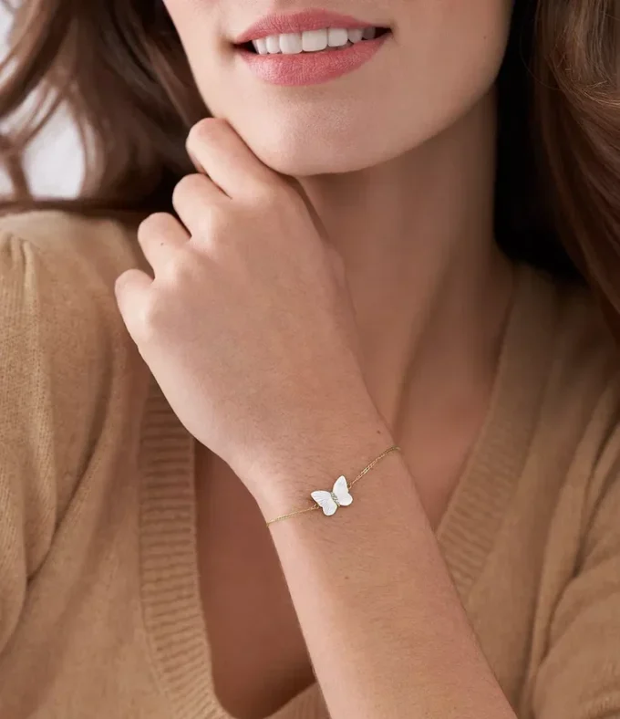 Pulsera Sutton Radiant Wings con cadena y mariposa de nácar blanco Pulsera Sutton Radiant Wings con cadena y mariposa de nácar blanco