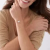 Pulsera Sutton Radiant Wings con cadena y mariposa de nácar blanco Pulsera Sutton Radiant Wings con cadena y mariposa de nácar blanco