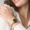 Reloj Carlie de acero inoxidable dorado con tres agujas Reloj Carlie de acero inoxidable dorado con tres agujas