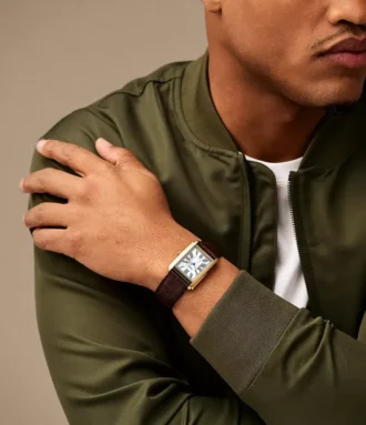 Reloj Carraway de tres agujas con correa de piel de cocodrilo marrón