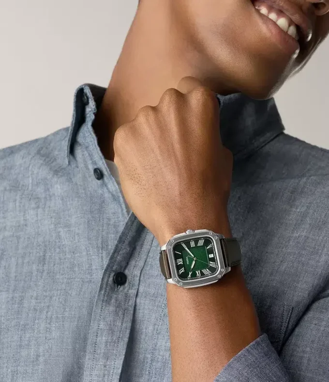 Reloj Crosby de tres agujas con correa de cuero marrón Reloj Crosby de tres agujas con correa de cuero marrón
