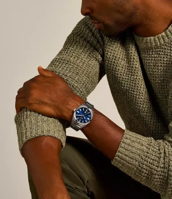 Reloj Everett de acero inoxidable con tres agujas y fecha Reloj Everett de acero inoxidable con tres agujas y fecha