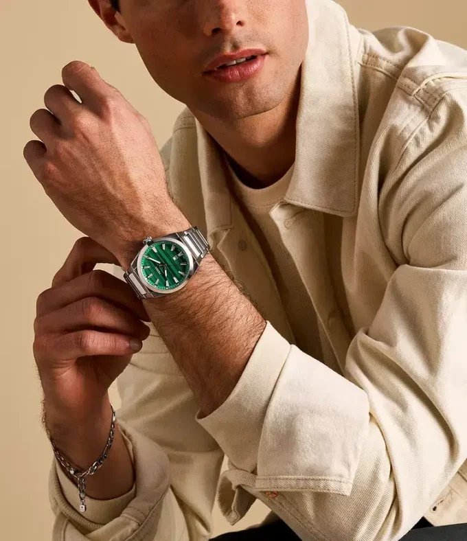 Reloj Everett de acero inoxidable con tres agujas y fecha Reloj Everett de acero inoxidable con tres agujas y fecha