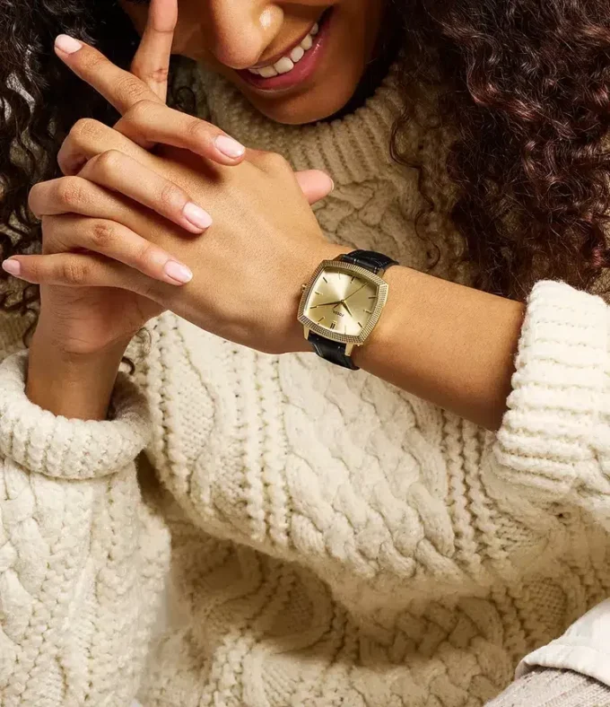 Reloj Fossil Machine Luxe de tres agujas con correa de piel de cocodrilo negra de Nick Jonas Reloj Fossil Machine Luxe de tres agujas con correa de piel de cocodrilo negra de Nick Jonas