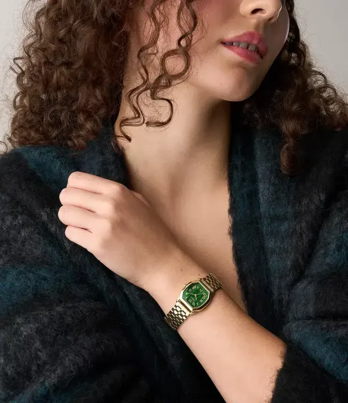 Reloj Harlow de acero inoxidable dorado con tres agujas Reloj Harlow de acero inoxidable dorado con tres agujas