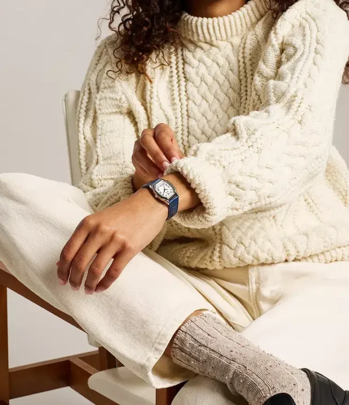 Reloj Harlow de tres agujas con correa de piel de cocodrilo azul marino Reloj Harlow de tres agujas con correa de piel de cocodrilo azul marino