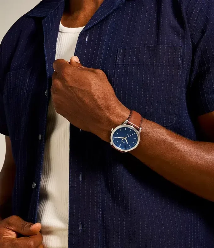 Reloj minimalista y delgado de tres agujas con correa de cuero marrón claro Reloj minimalista y delgado de tres agujas con correa de cuero marrón claro