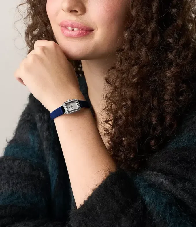 Reloj Raquel Mini de dos agujas con terciopelo azul Reloj Raquel Mini de dos agujas con terciopelo azul