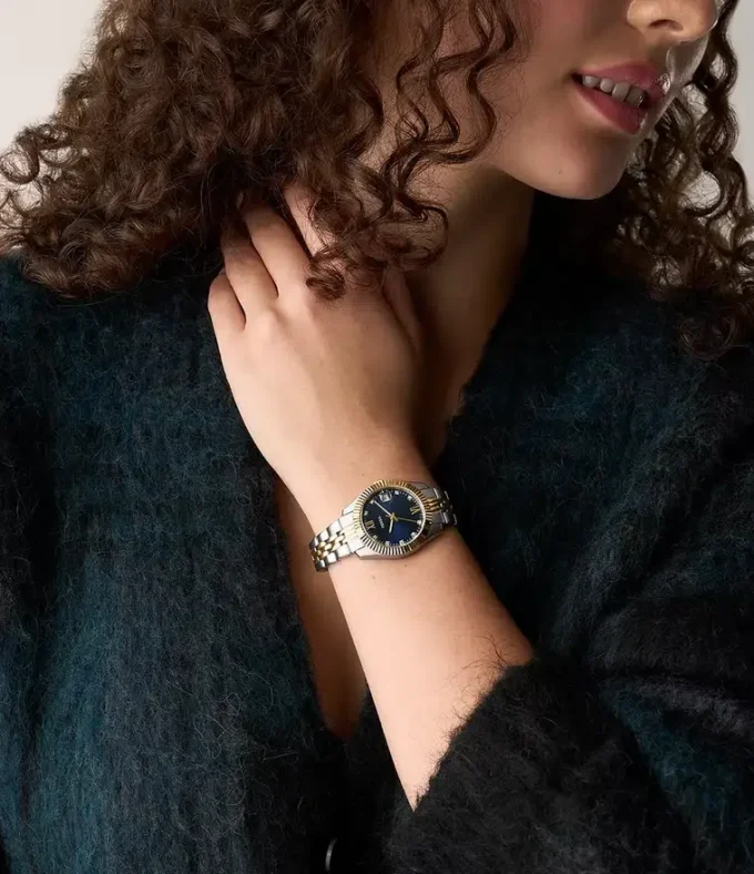 Reloj Scarlette de acero inoxidable bicolor con tres agujas Reloj Scarlette de acero inoxidable bicolor con tres agujas